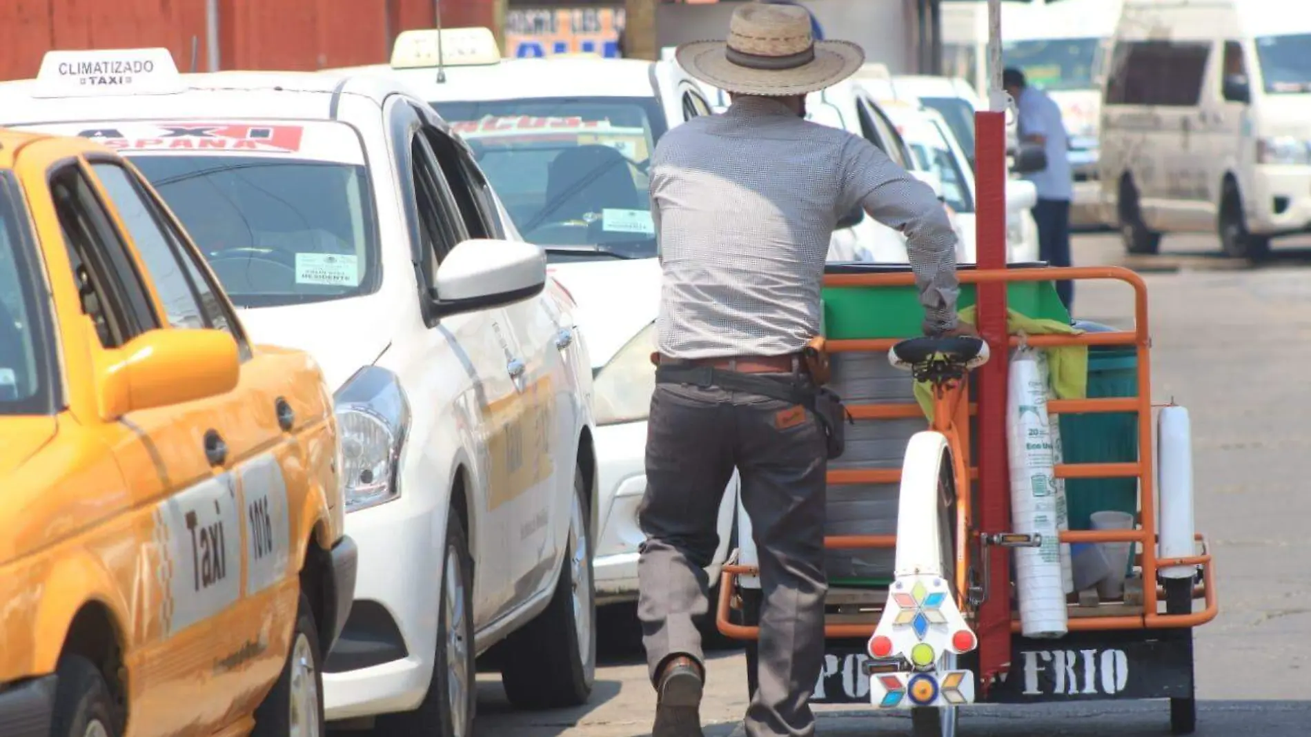 CALOR INFERNAL VIVEN LOS TAXISTAS EN TABASCO-IVAN SANCHEZ (2)